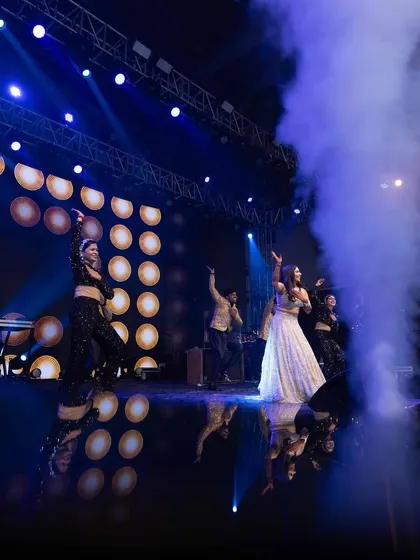 A bride's solo performance is her time to shine. We used CO2 jets and dramatic lighting to create a powerful, concert-like atmosphere for her moment in the spotlight.
