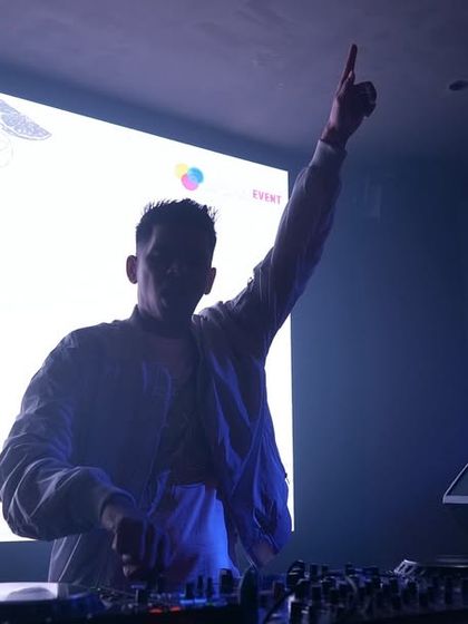 The Vibe: On The Decks & On The Floor photo 28