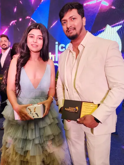 I had the opportunity to meet actress Yesha Rughani at the awards ceremony. Being recognized among such talented individuals was a true honor and a highlight of the evening.