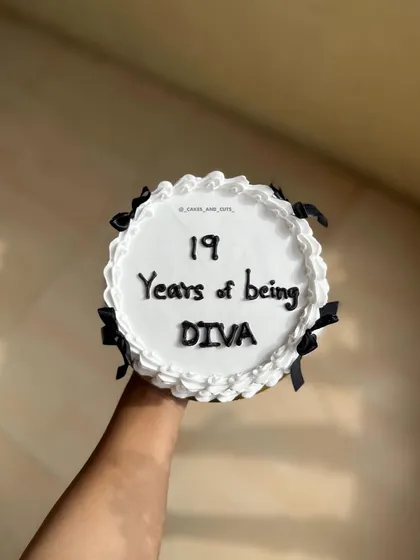 A personalized vintage cake for a 19th birthday, celebrating "19 Years of being DIVA."