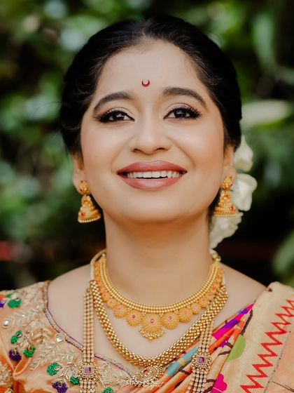 A classic, beautiful close-up bridal portrait.
