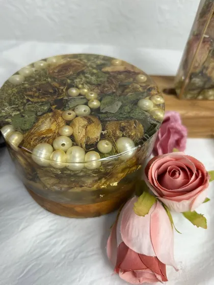 Another view of the round floral lamp, showing the beautiful arrangement of flowers and pearls. The warm light from the base creates a soft and romantic glow.