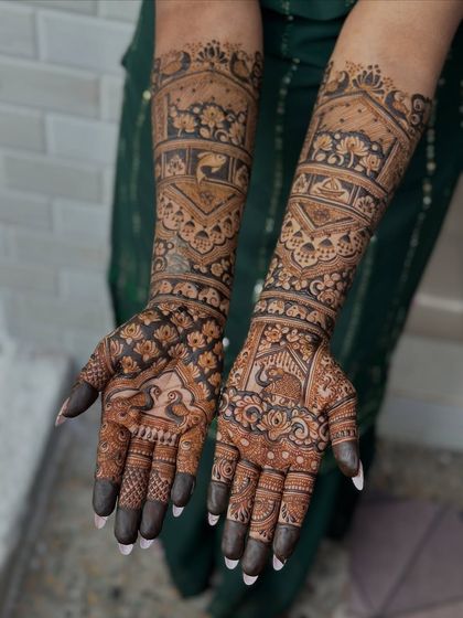 Another perspective of this intricate and traditional full-coverage mehendi.