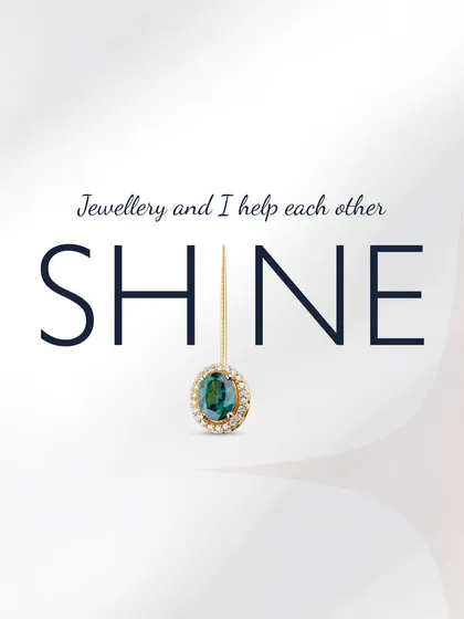 Jewellery and I help each other shine. This emerald and diamond pin is for those who walk with confidence, and I just add the dazzle. Together, we shine louder than any spotlight.