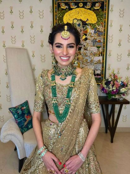 Elegant Buns & Updos photo 11