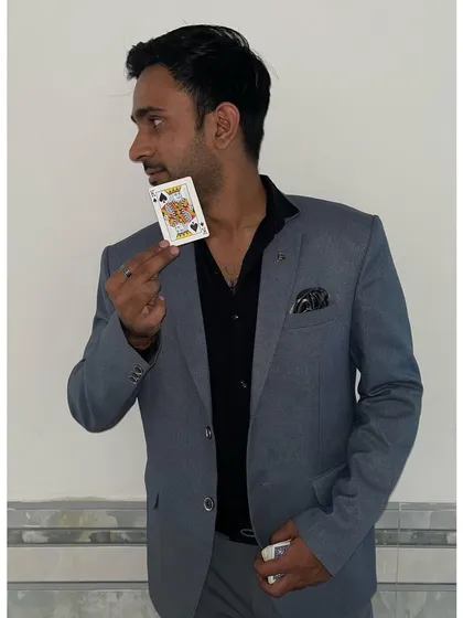 The King of Spades, a powerful card. A simple prop can be the center of an incredible illusion.