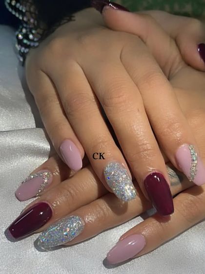 Another view of this beautiful multi-finish nail set.