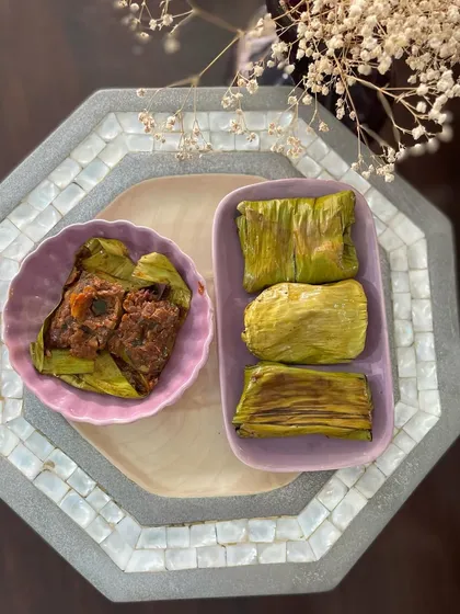 A beautifully presented plate of our vegetarian Pollichathu parcels. Unwrapping these is a treat in itself, releasing a burst of aromatic steam.