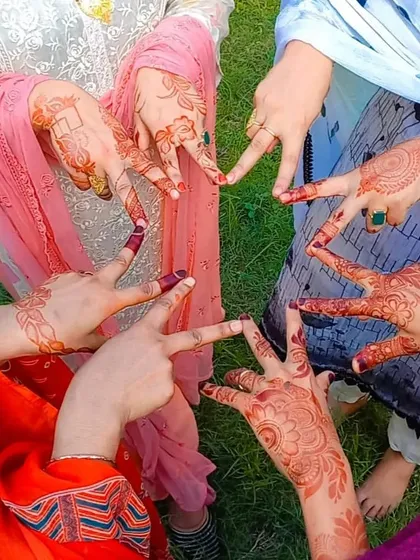 Another lovely group shot, with all hands showing a consistent, beautiful stain from my henna.
