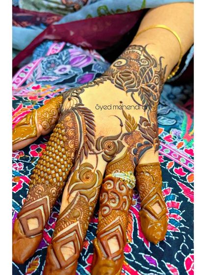 Another angle of the intricate single-hand design.