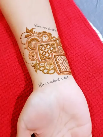 A simple and elegant wrist cuff design. This is a great option for someone who wants a small, tattoo-like piece of henna art.