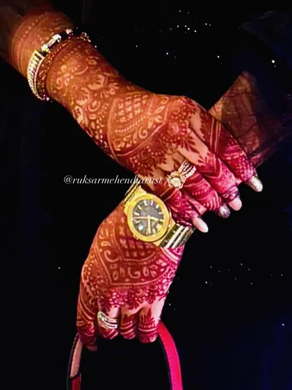 A deep and even stain on both hands. I ensure my natural henna paste gives consistent results every time.