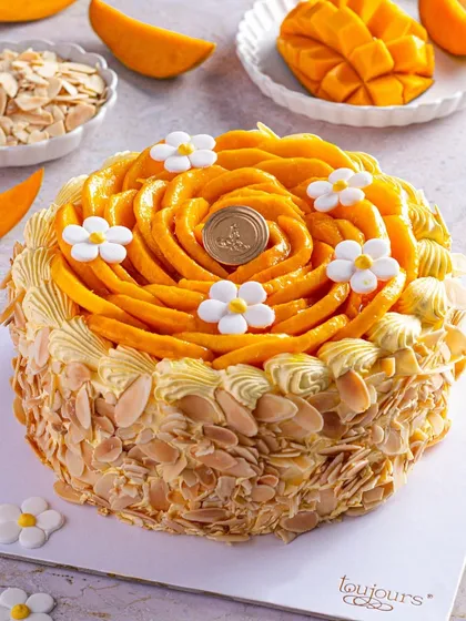 Our Fresh Cream Mango Cake, beautifully presented and ready to be the star of any summer celebration. The rosette of fresh mango slices makes it a true showstopper.
