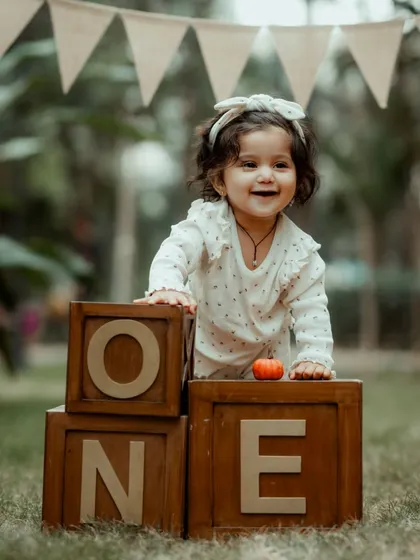 An absolutely precious smile from a baby girl during her first birthday photoshoot. Capturing these fleeting, happy moments is what I love most about my job.
