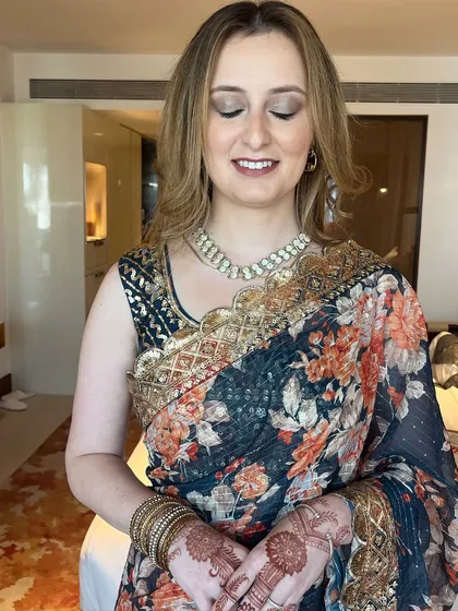 My gorgeous client Sonya from the US, all decked out for a friend's wedding in Mumbai. I gave her a subtle smokey eye and soft waves.