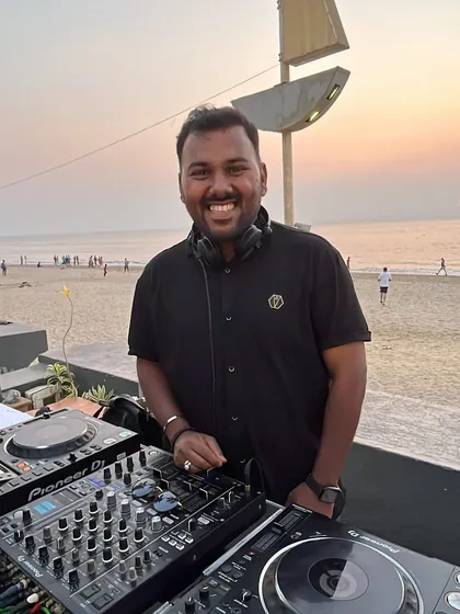 Setting the vibe for a beautiful sundowner party right on the beach. I can curate the perfect chill or upbeat playlist to match any scenic location and time of day.