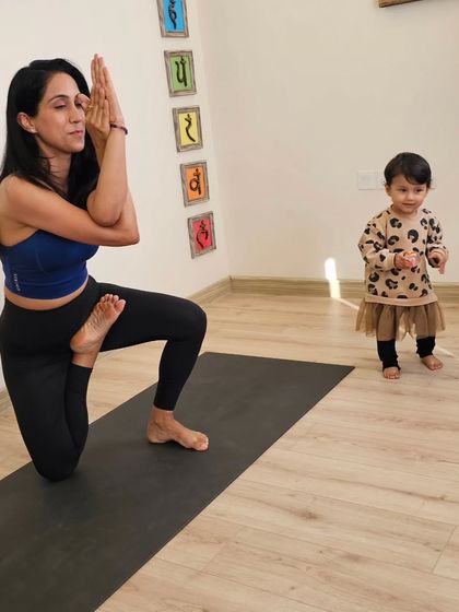 Wrapping up the last shoot of the year with my little helper by my side. I'm so grateful to be back to my practice and work.