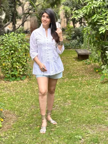 Another angle of the white Chikankari kurti and shorts combination. This look is all about effortless sadgi, blending traditional Indian embroidery with a contemporary silhouette.