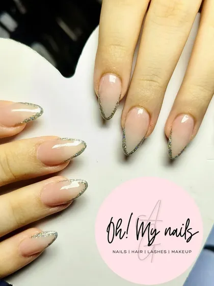 A touch of sparkle for your French manicure. This design features a classic shape with a fine, silver glitter line at the tip for a subtle yet glamorous finish.