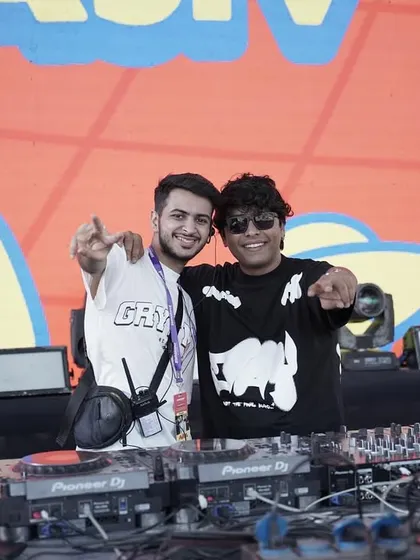Posing with a friend on the Zomaland stage. It was an honor to share the lineup with so many incredible artists.
