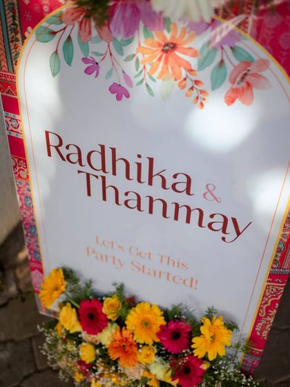 Welcome to the party! We design custom signage that introduces the event's theme from the very first moment, setting a fun and festive tone.