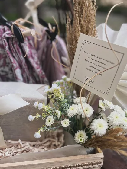 "You're not just my best dream, you're real." A heartfelt, personalized note is the finishing touch on this birthday hamper, showing how I help clients express their feelings through thoughtful details.