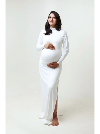 Looking up and away can create a sense of hope and anticipation. This pose in the classic white gown is both graceful and thoughtful.