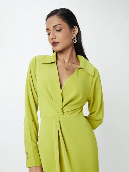 A chic and modern look for a Westside fashion shoot. I opted for a bold, dark lipstick and clean, defined eyes, paired with sleek hair to create a sophisticated and confident style.