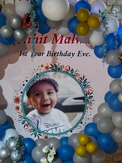 A close-up of the personalized birthday backdrop, featuring a photo of the birthday boy surrounded by a custom balloon arrangement.