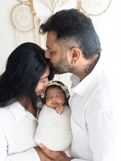A truly special moment from a newborn family session. I captured both parents giving their baby a gentle kiss, creating a beautiful, symmetrical composition that speaks of love and protection.