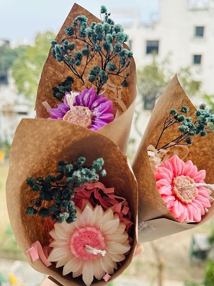 A closer look at my mini floral candle bouquets. I carefully arrange each one with shredded paper and dried baby's breath to create a charming and complete little gift, perfect for Valentine's or as a party favor.