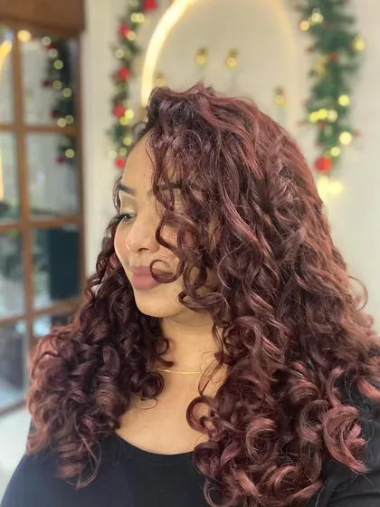 Nothing says festive like new hair for Christmas. This client is glowing with her fresh, warm-toned color that makes her curls look extra juicy and celebratory.