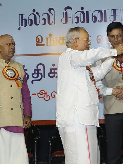 A humbling moment as I was conferred with the 'ISAI CHUDAR' title by Kartik Fine Arts. I am always grateful to the sabhas and committees for their belief in my music.