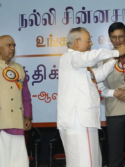 A humbling moment as I was conferred with the 'ISAI CHUDAR' title by Kartik Fine Arts. I am always grateful to the sabhas and committees for their belief in my music.