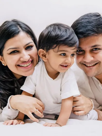 The best moments happen when you're simply being yourselves. For this at-home lifestyle session, we just let the morning unfold on the bed, capturing the real smiles and cuddles that make a house a home.