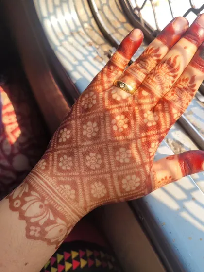 The beauty of a natural henna stain in the sunlight. This floral grid pattern has developed into a lovely deep red, showing the quality of the paste.
