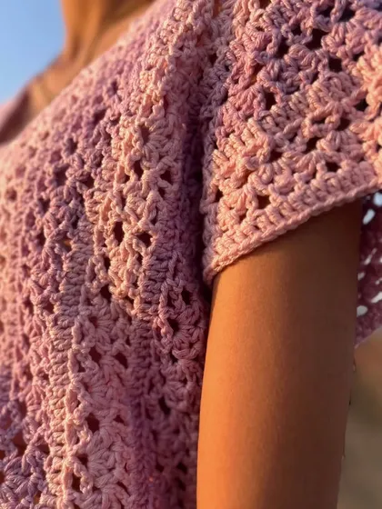 A detail shot of the sleeve and stitch work on the lace tee. I use 100% cotton yarn to make sure it's soft and breathable.