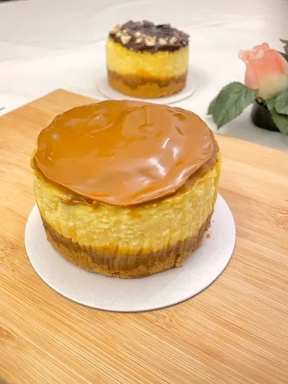 Our creamy, eggless Baked Biscoff New York Cheesecake is a dream for cookie butter lovers. It features a crunchy Biscoff crust and a generous layer of smooth Biscoff spread on top.