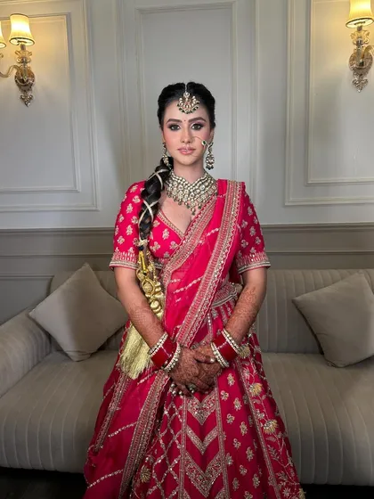 A full-length view of this stunning Sikh bride. The polki jewellery adds a touch of tradition and elegance to her vibrant pink wedding outfit.