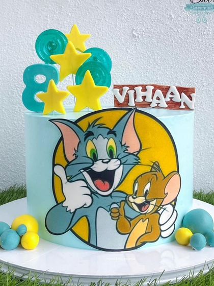 A closer look at our Tom and Jerry cake, showcasing the vibrant edible print and fun decorations. This design is a great way to celebrate with timeless cartoon characters.