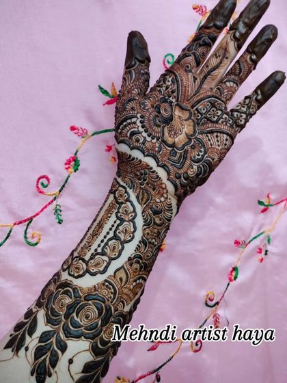 Intricate Bridal Hands photo 48
