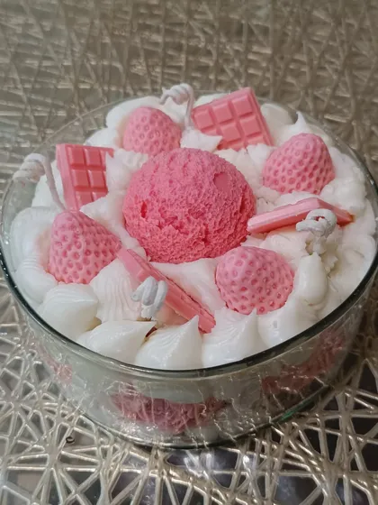 A three-quarter view of the large ice cream dessert candle.