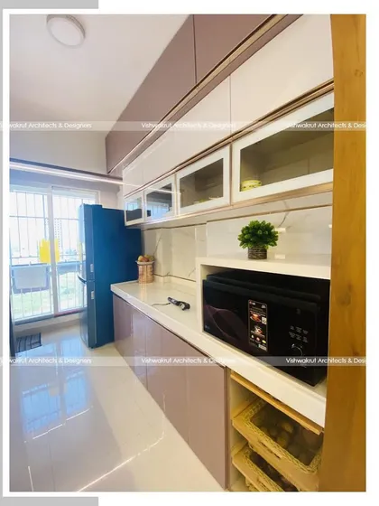 This view of the modular kitchen highlights the dedicated space for the microwave and a pull-out wicker basket for vegetable storage, showing our attention to practical details.