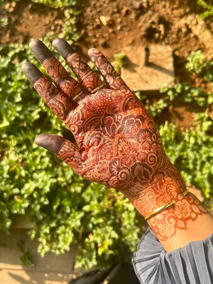 This is what I call stain goals. A close-up of a fully developed henna stain in natural sunlight, showing the incredible detail and deep color achieved with my homemade organic paste.