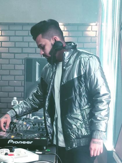 The way to get started is to quit talking and begin doing. A shot of me at Drava Lounge, ready to let the music speak for itself.