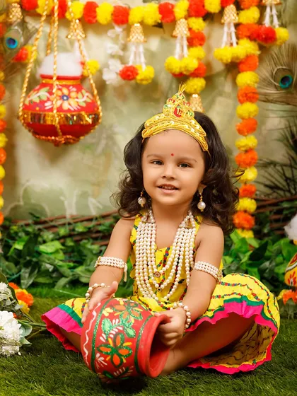 An older girl dressed as Radha, showing the age range for my Janmashtami mini sessions.