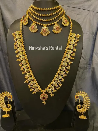 This layered temple jewellery set is perfect for creating a traditional South Indian bridal look.
