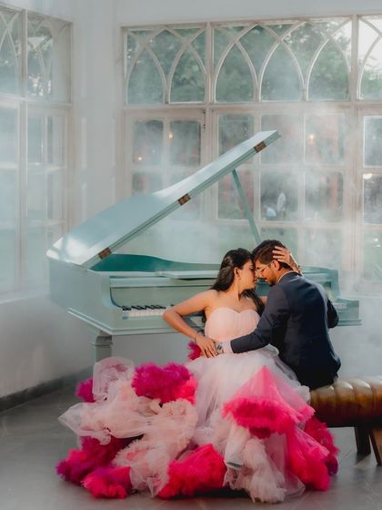 We brought in a piano and smoke effects to create this dreamy, high-romance shot. It’s a perfect example of how we can use creative props to build a cinematic scene for your pre-wedding photos.