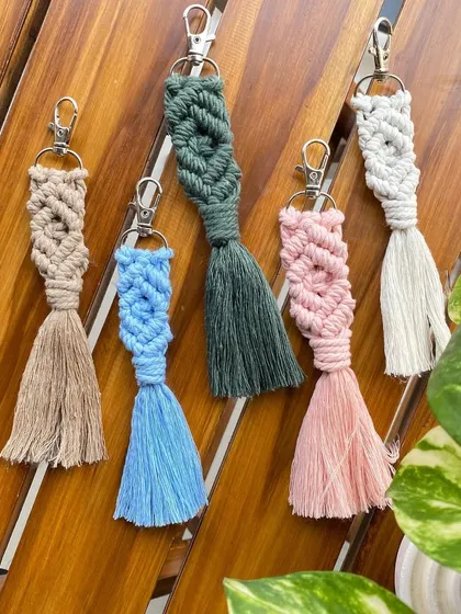 Our diamond knot macrame keychains are available in a variety of colors. These keychains feature a beautiful, intricate knot pattern and a tassel, perfect for a minimalist, bohemian vibe.