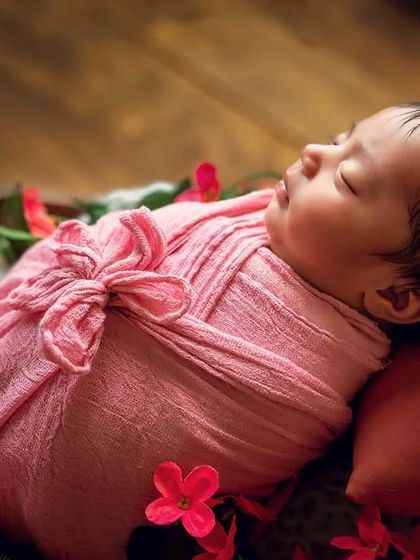 A beautiful bow-style wrap in a lovely pink fabric. I use different wrapping techniques to add variety and style to your gallery, like this one surrounded by bright flowers.